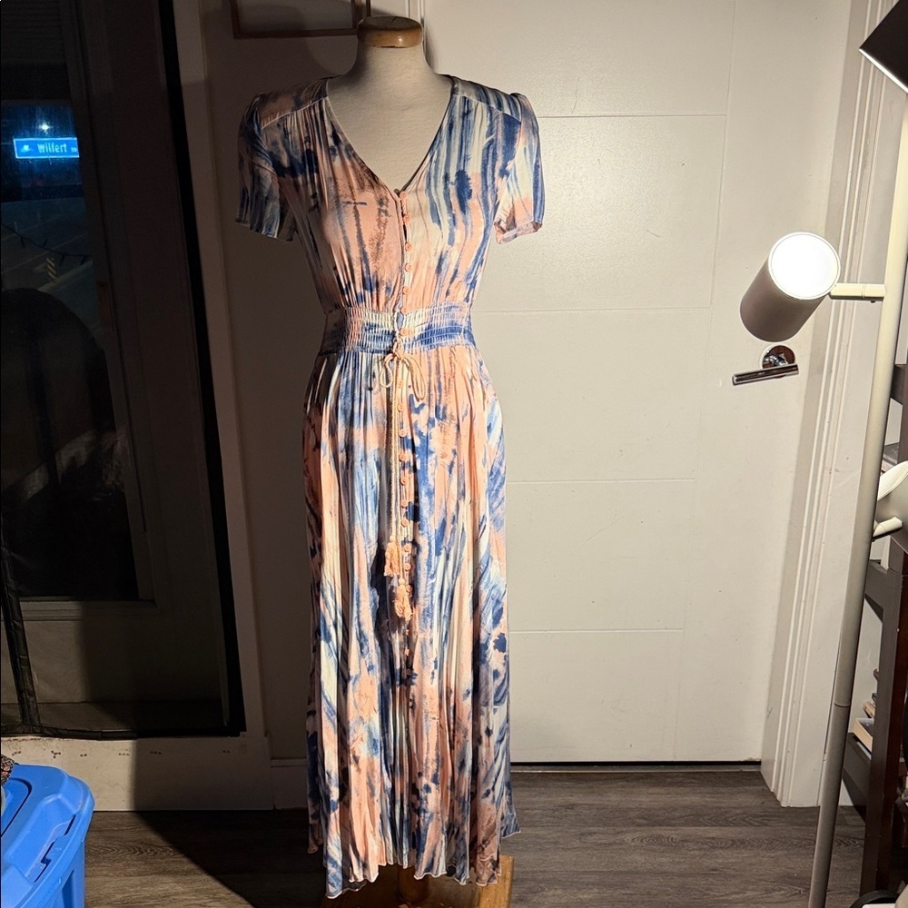 Elegant Papillion Tie-Dye Maxi Dress